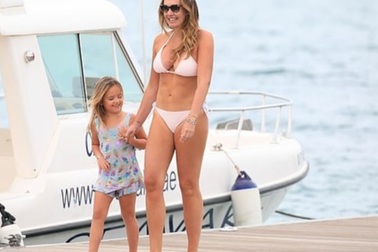 Kiều nữ siêu giàu Tamara Ecclestone gợi cảm đi biển