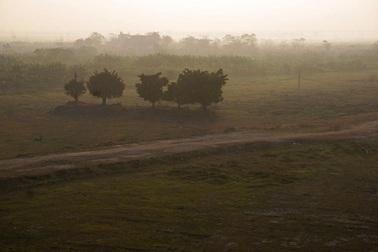 Bình minh huyền ảo trên bãi sông sát trung tâm Hà Nội