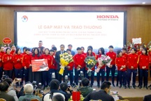 Honda Việt Nam tặng xe cho Đội tuyển bóng đá nữ quốc gia Việt Nam