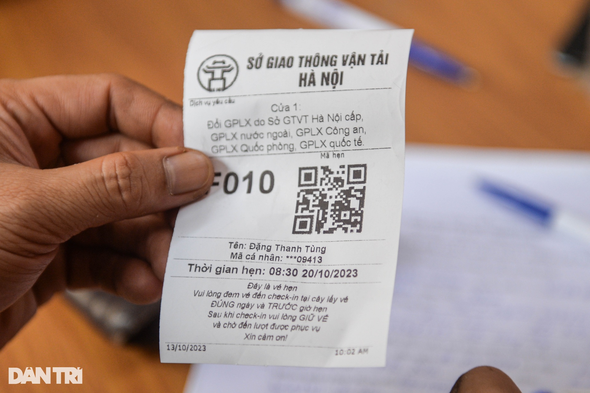 Hà Nội: Người dân xếp hàng rồng rắn đổi giấy phép lái xe - 15 Hà Nội: Người dân xếp hàng rồng rắn đổi giấy phép lái xe - 15