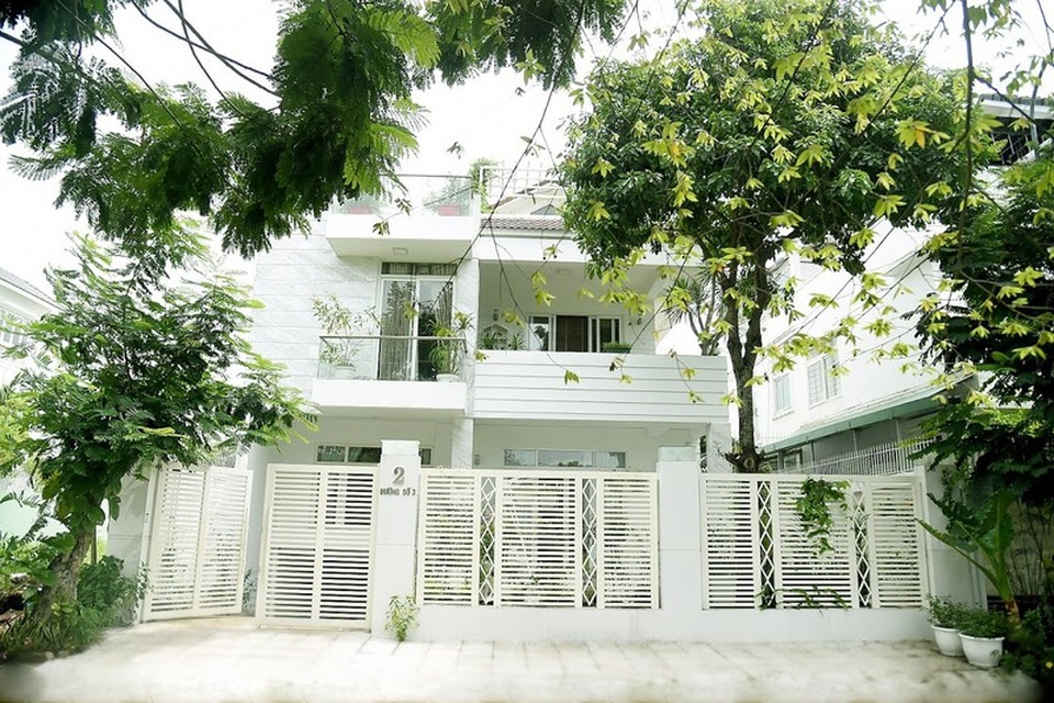 Nghỉ tránh dịch, Quyền Linh làm nông cùng vợ con trong biệt thự 500m2 - 7 Nghỉ tránh dịch, Quyền Linh làm nông cùng vợ con trong biệt thự 500m2 - 7