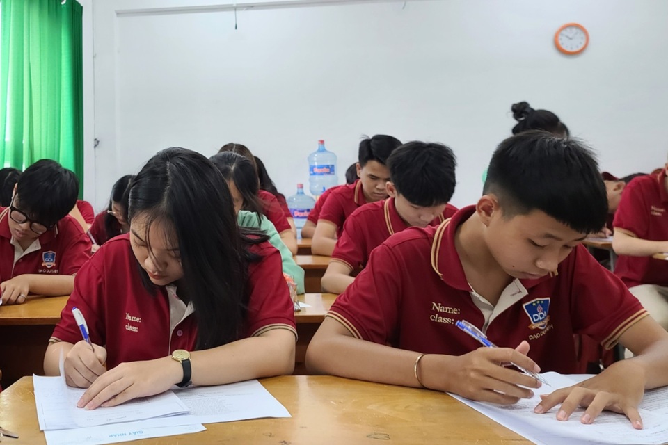 Chạy dịch Covid-19, học trò Sài Gòn vắt chân lên cổ ngày thi 3 - 4 môn - 2 Chạy dịch Covid-19, học trò Sài Gòn vắt chân lên cổ ngày thi 3 - 4 môn - 2
