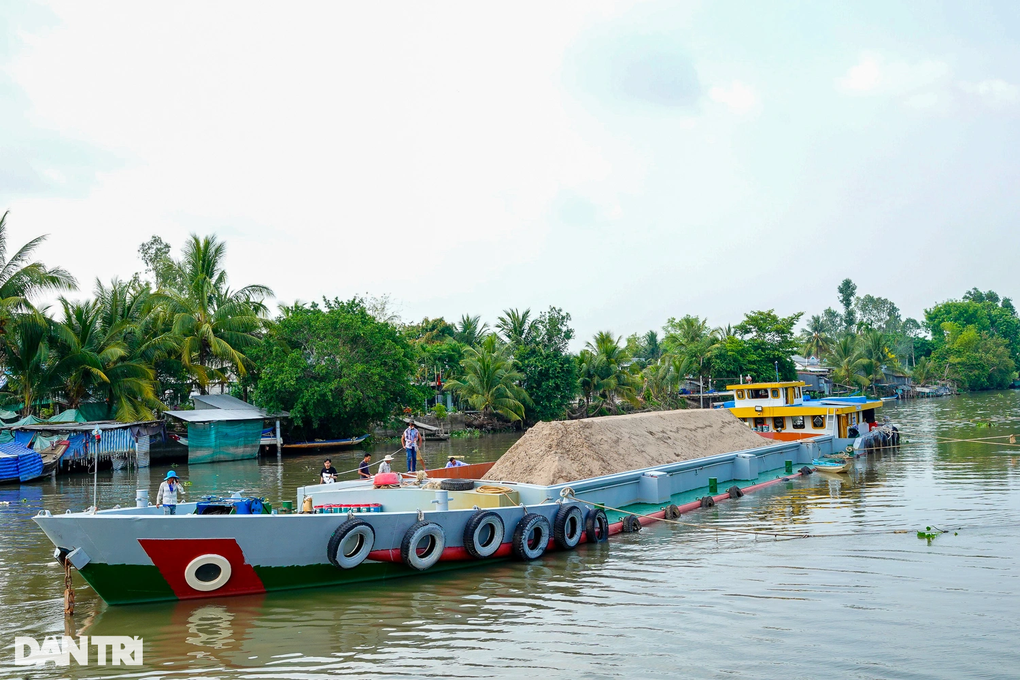 Dự án cao tốc ở Cần Thơ bừng tỉnh khi có những khối cát đầu tiên - 1 Dự án cao tốc ở Cần Thơ bừng tỉnh khi có những khối cát đầu tiên - 1