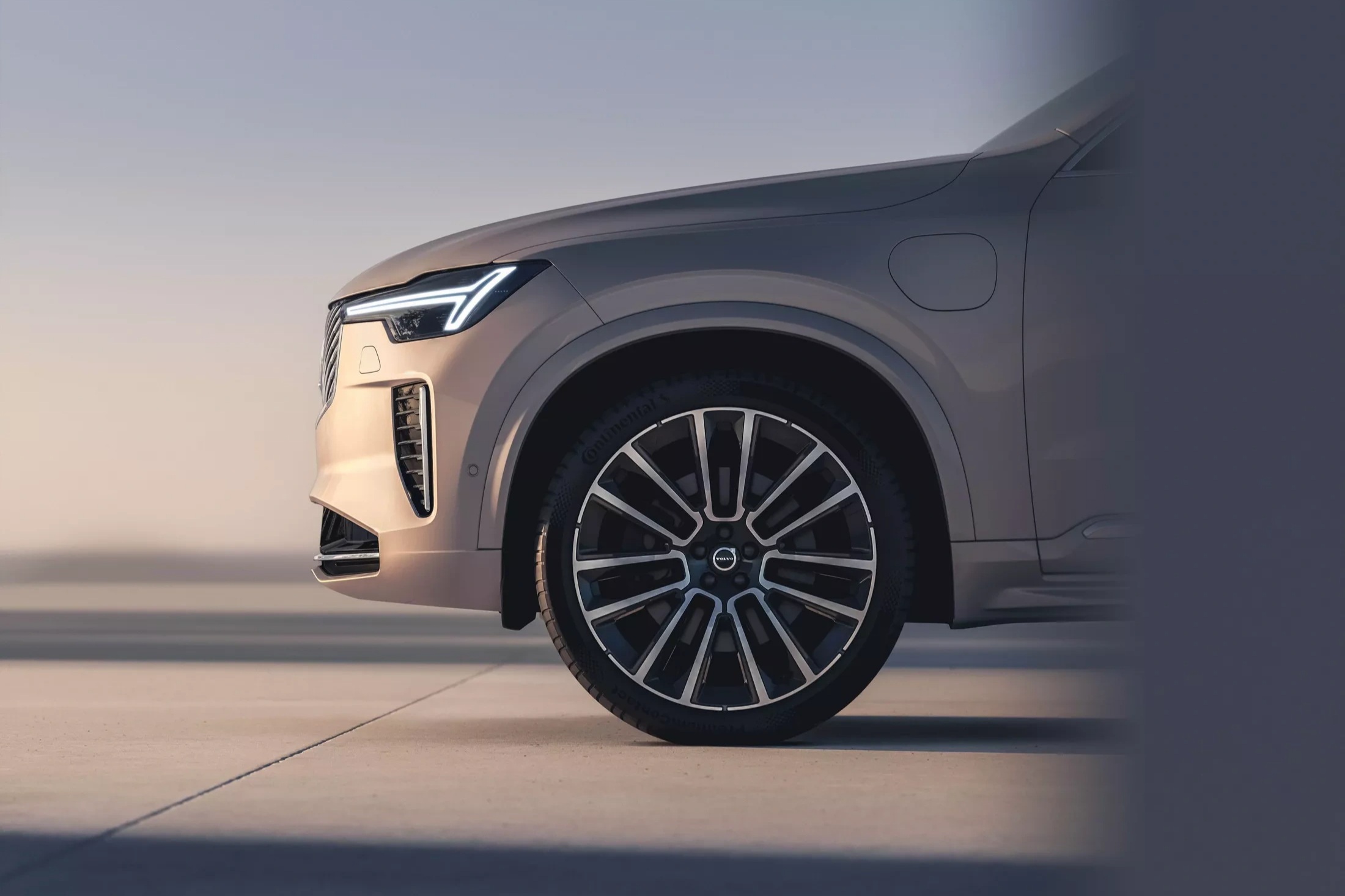 View - Volvo XC90 phiên bản 2025 trình làng, thêm công nghệ cho mẫu SUV hạng sang | Báo Dân trí