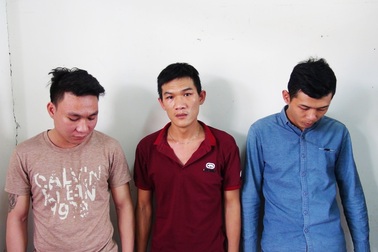 Đi đòi tiền, xách mã tấu theo chém người trọng thương