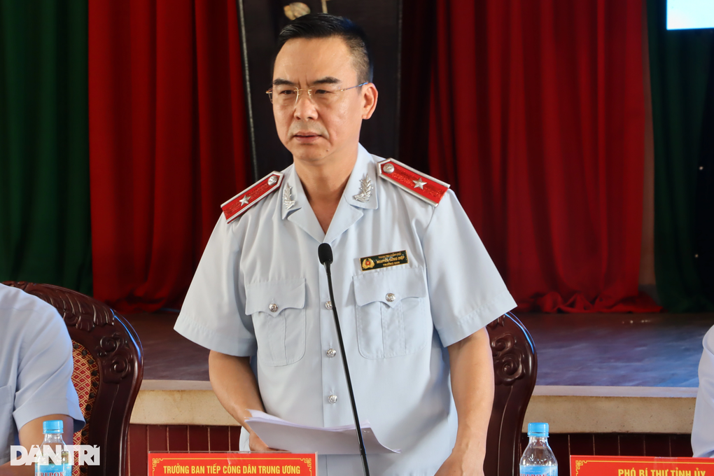 Hơn 1.000 người dân đối thoại với Chủ tịch Đắk Lắk về vướng mắc đất đai - 7 Hơn 1.000 người dân đối thoại với Chủ tịch Đắk Lắk về vướng mắc đất đai - 7