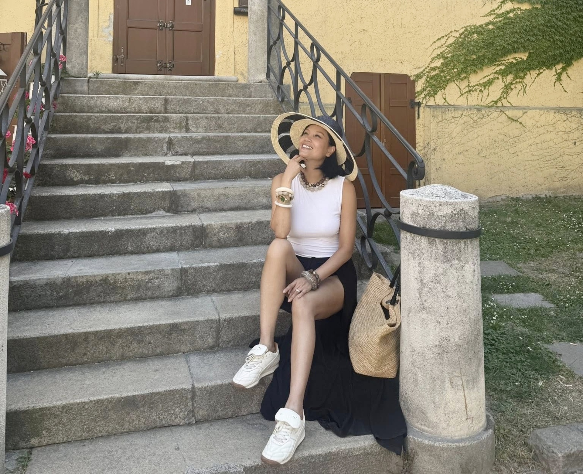 Siêu mẫu đầu tiên của Việt Nam rời showbiz 30 năm, giờ ra sao? - 5 Siêu mẫu đầu tiên của Việt Nam rời showbiz 30 năm, giờ ra sao? - 5