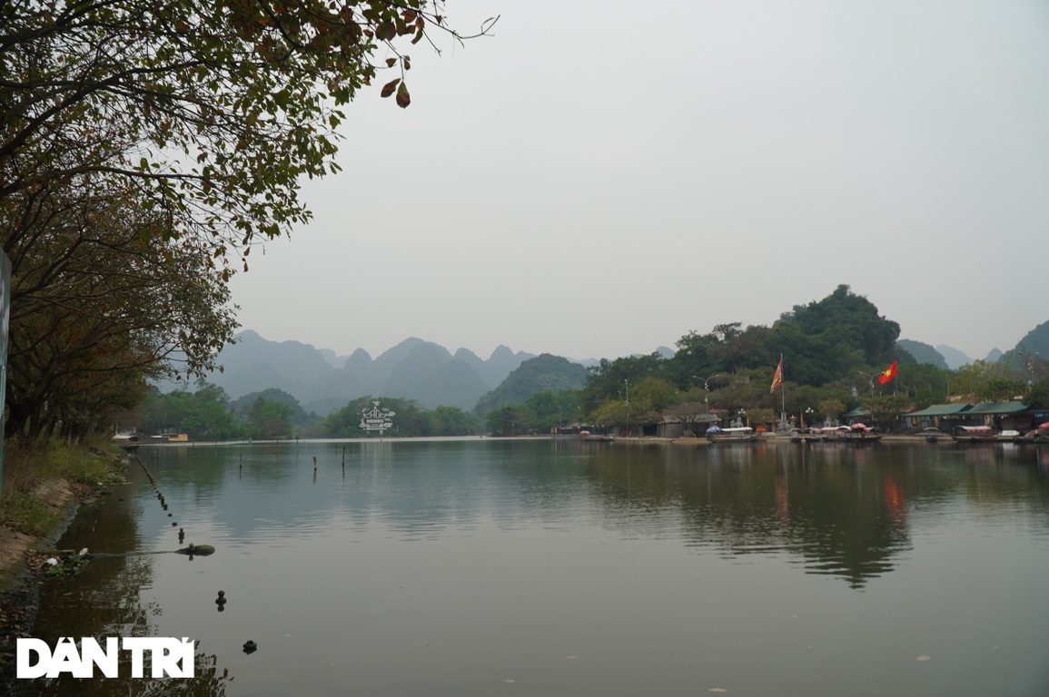 Hàng nghìn con đò nằm úp, Chùa Hương ảm đạm chưa từng có ngày đầu năm - 9 Hàng nghìn con đò nằm úp, Chùa Hương ảm đạm chưa từng có ngày đầu năm - 9