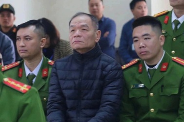 Bốn luật sư vắng mặt, bị cáo Lê Thanh Vân xin hoãn phiên tòa