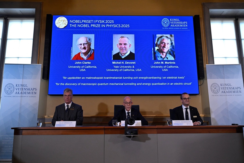 Nobel Prize in Physics 2025 honors scientist who paved the way for the quantum era - 1 Nobel Vật lý 2025 vinh danh nhà khoa học mở đường kỷ nguyên lượng tử - 1