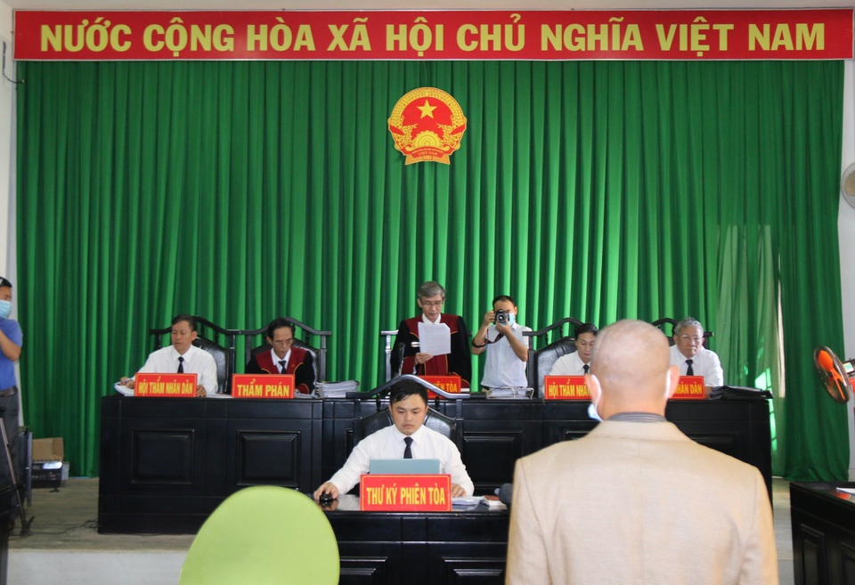 Xử vụ giết người để trục lợi bảo hiểm: Gia đình nạn nhân đề nghị tử hình - 1 Xử vụ giết người để trục lợi bảo hiểm: Gia đình nạn nhân đề nghị tử hình - 1