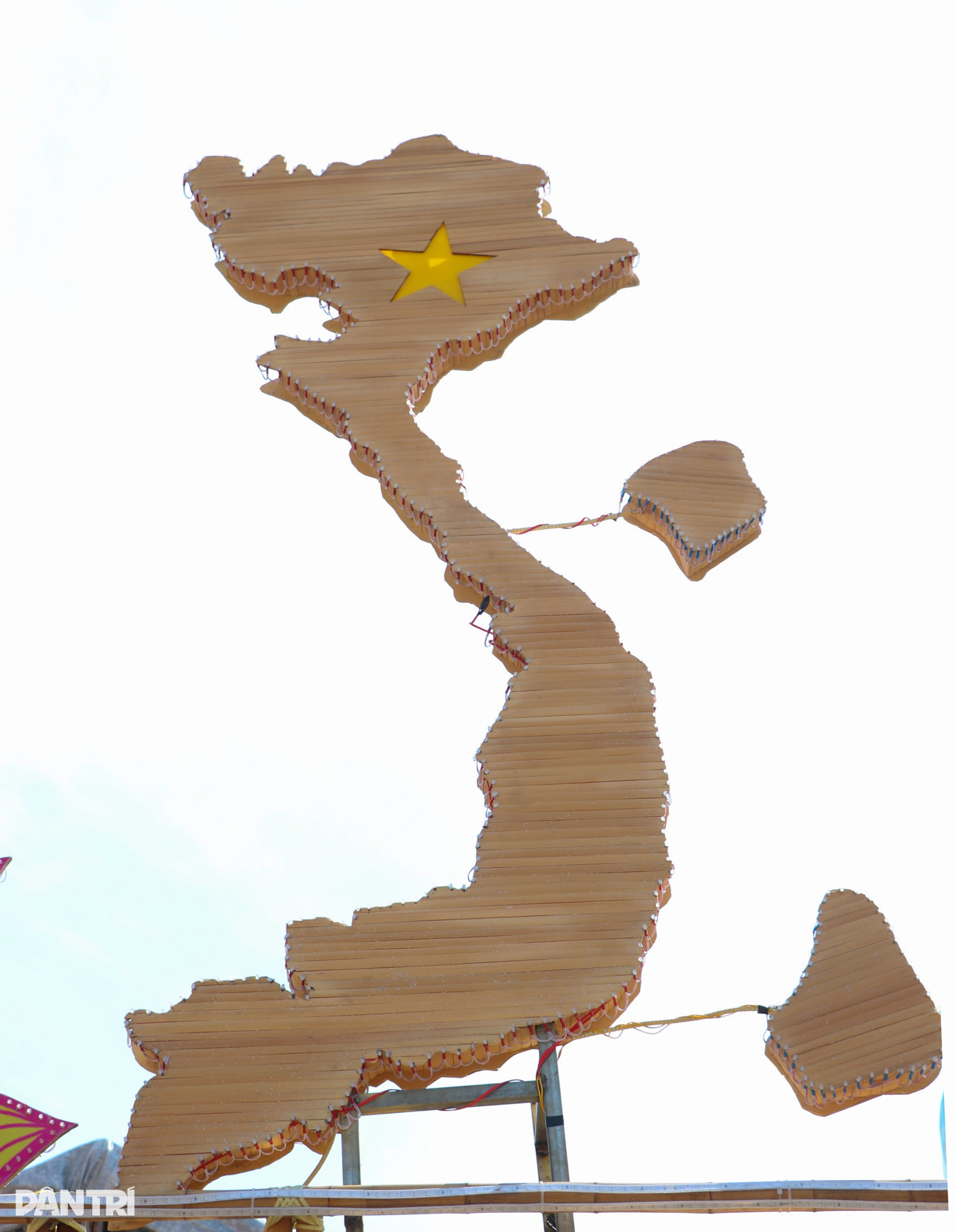 Ngắm sản phẩm làng nghề thi tài tại hội trại 5 năm tổ chức một lần - 2 Ngắm sản phẩm làng nghề thi tài tại hội trại 5 năm tổ chức một lần - 2