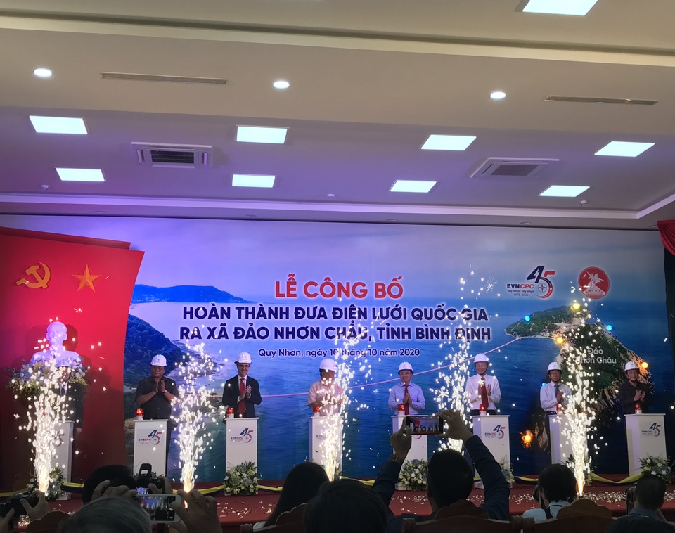 Hơn 500 hộ dân ở đảo Nhơn Châu chính thức dùng điện lưới quốc gia - 1 Hơn 500 hộ dân ở đảo Nhơn Châu chính thức dùng điện lưới quốc gia - 1