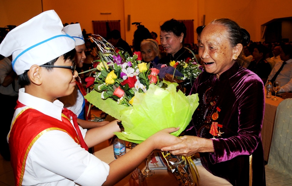 Tạo thêm 16.000 việc làm, đưa 2000 lao động đi làm việc ở nước ngoài - 2 Tạo thêm 16.000 việc làm, đưa 2000 lao động đi làm việc ở nước ngoài - 2
