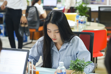 Sinh viên mới ra trường lương cả ngàn USD: Thật hay ảo tưởng?