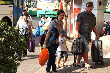 Hàng ngàn người bắt đầu quay lại thành phố sau kỳ nghỉ tết