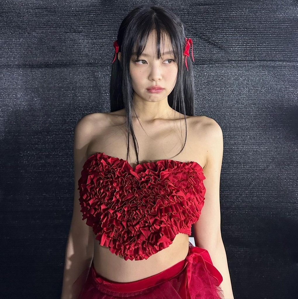 Jennie, Diệu Nhi và nhiều sao nữ đang yêu thích món phụ kiện gì? - 2 Jennie, Diệu Nhi và nhiều sao nữ đang yêu thích món phụ kiện gì? - 2