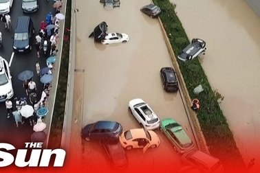 Người Trung Quốc trắng tay sau thảm họa mưa lũ "nghìn năm có một"