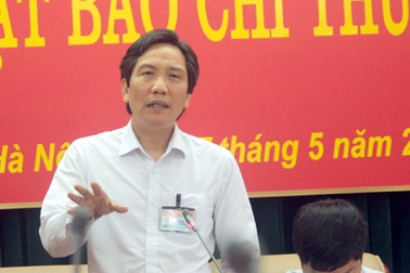 Thứ trưởng Bộ Nội vụ: “Không có việc phong cấp hàm tràn lan”