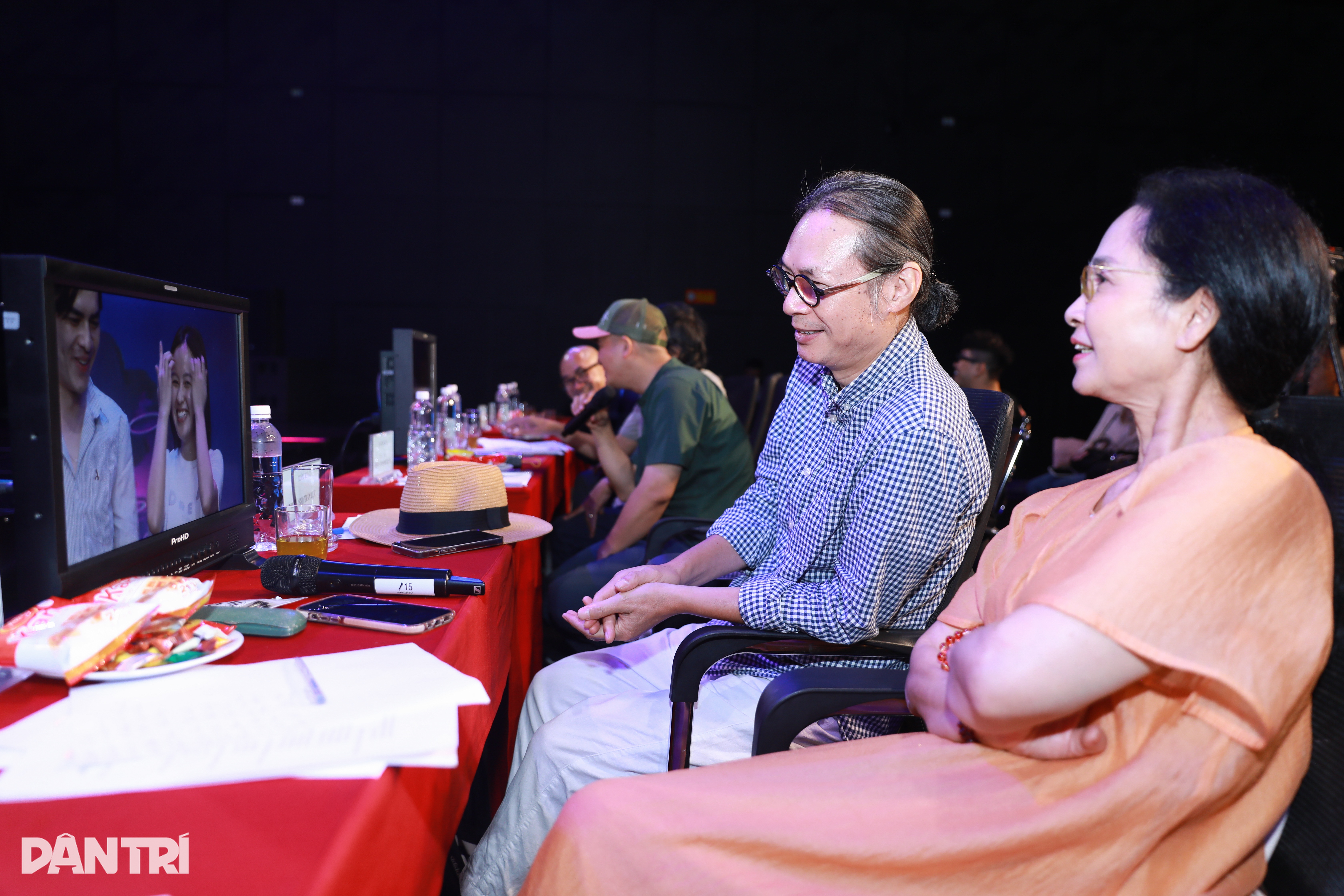 View - Luật sư Vinh "Trạm cứu hộ trái tim" gây bất ngờ khi thử vai phim về Hà Nội | Báo Dân trí