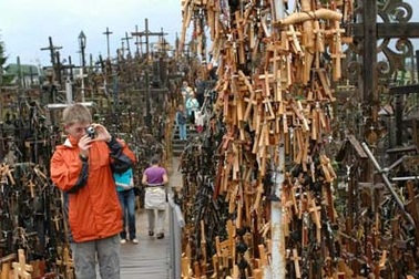 Chùm ảnh: Ngọn đồi “mọc” 200.000 cây thánh giá