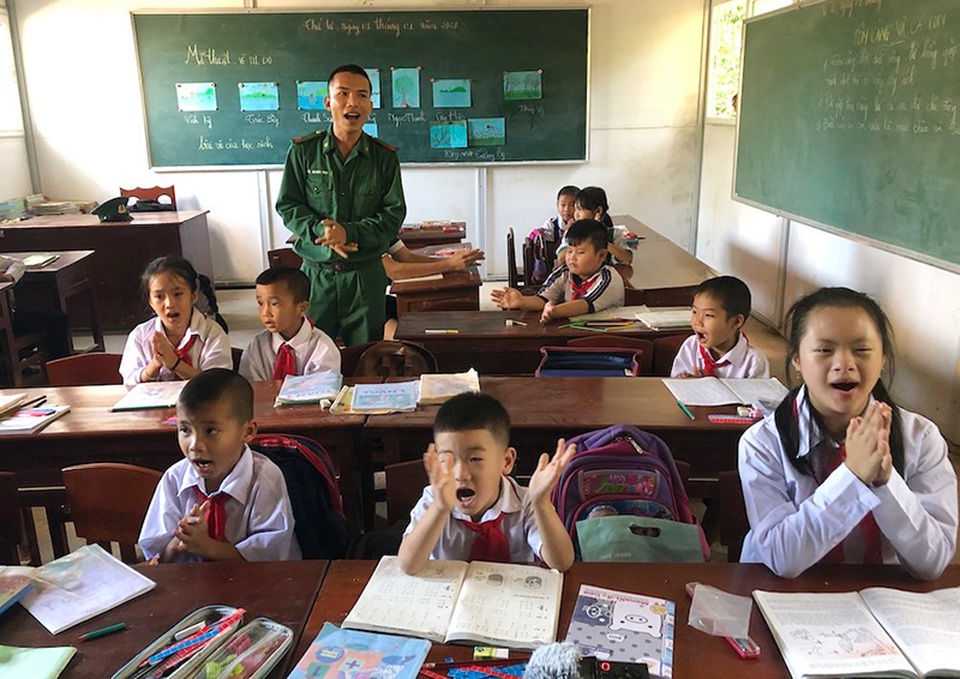 Thầy giáo quân hàm xanh dạy học nơi đảo xa - 2 Thầy giáo quân hàm xanh dạy học nơi đảo xa - 2