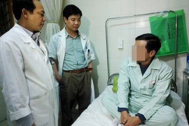 Lần đầu tiên mổ nội soi thành công khối u ung thư qua lỗ tự nhiên