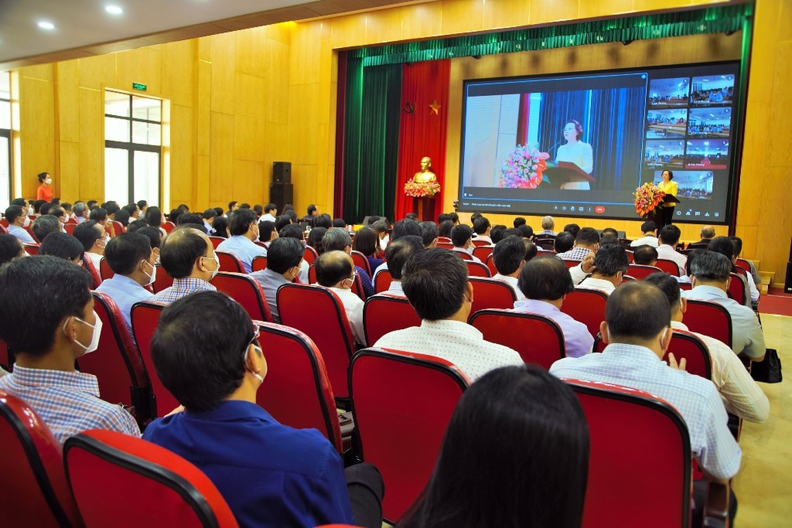 Bộ trưởng Nội vụ: Thí sinh dự thi nâng ngạch công chức phải nỗ lực, tự tin - 2 Bộ trưởng Nội vụ: Thí sinh dự thi nâng ngạch công chức phải nỗ lực, tự tin - 2