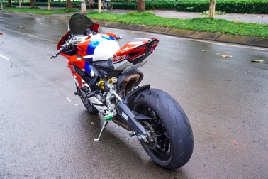 Được lắp biển số "đút gầm" đối với xe phân khối lớn hay không?