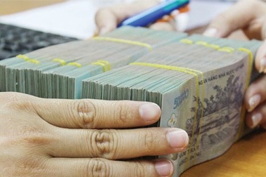 Làm thông báo giả, tự ý rút 18 tỷ đồng của khách hàng