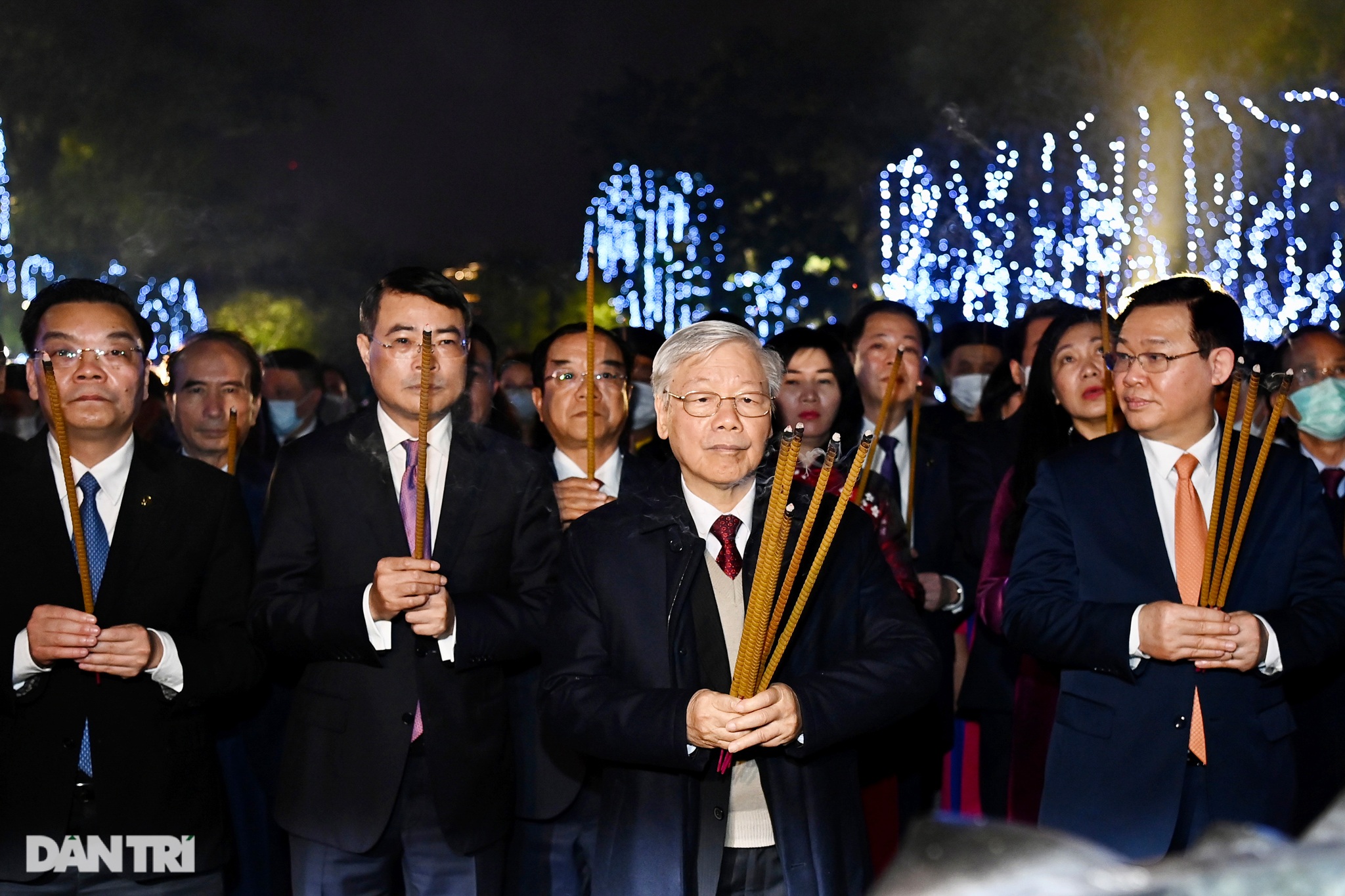 Tổng Bí thư, Chủ tịch nước chúc Tết nhân dân thủ đô bên Hồ Gươm - 3 Tổng Bí thư, Chủ tịch nước chúc Tết nhân dân thủ đô bên Hồ Gươm - 3