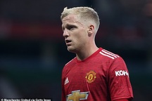 Huyền thoại Van Basten khẳng định Van de Beek sẽ hối hận vì chọn Man Utd