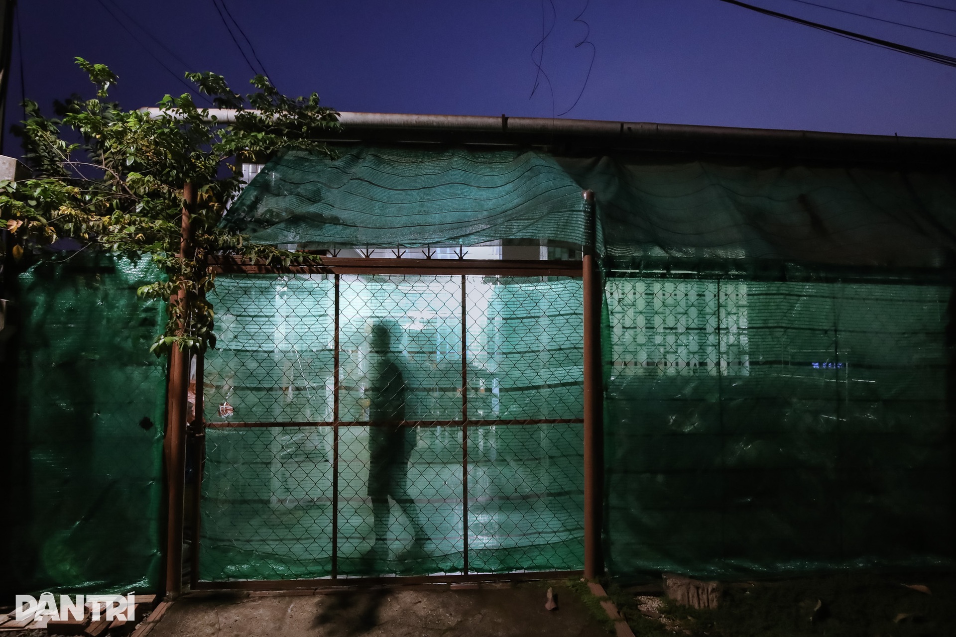 Bụi đỏ phủ kín ngóc ngách nhà dân ven dự án sân bay lớn nhất Việt Nam - 3 Bụi đỏ phủ kín ngóc ngách nhà dân ven dự án sân bay lớn nhất Việt Nam - 3