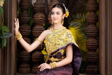 Công chúa Campuchia nói 5 thứ tiếng, được ủng hộ trở thành thần tượng Kpop