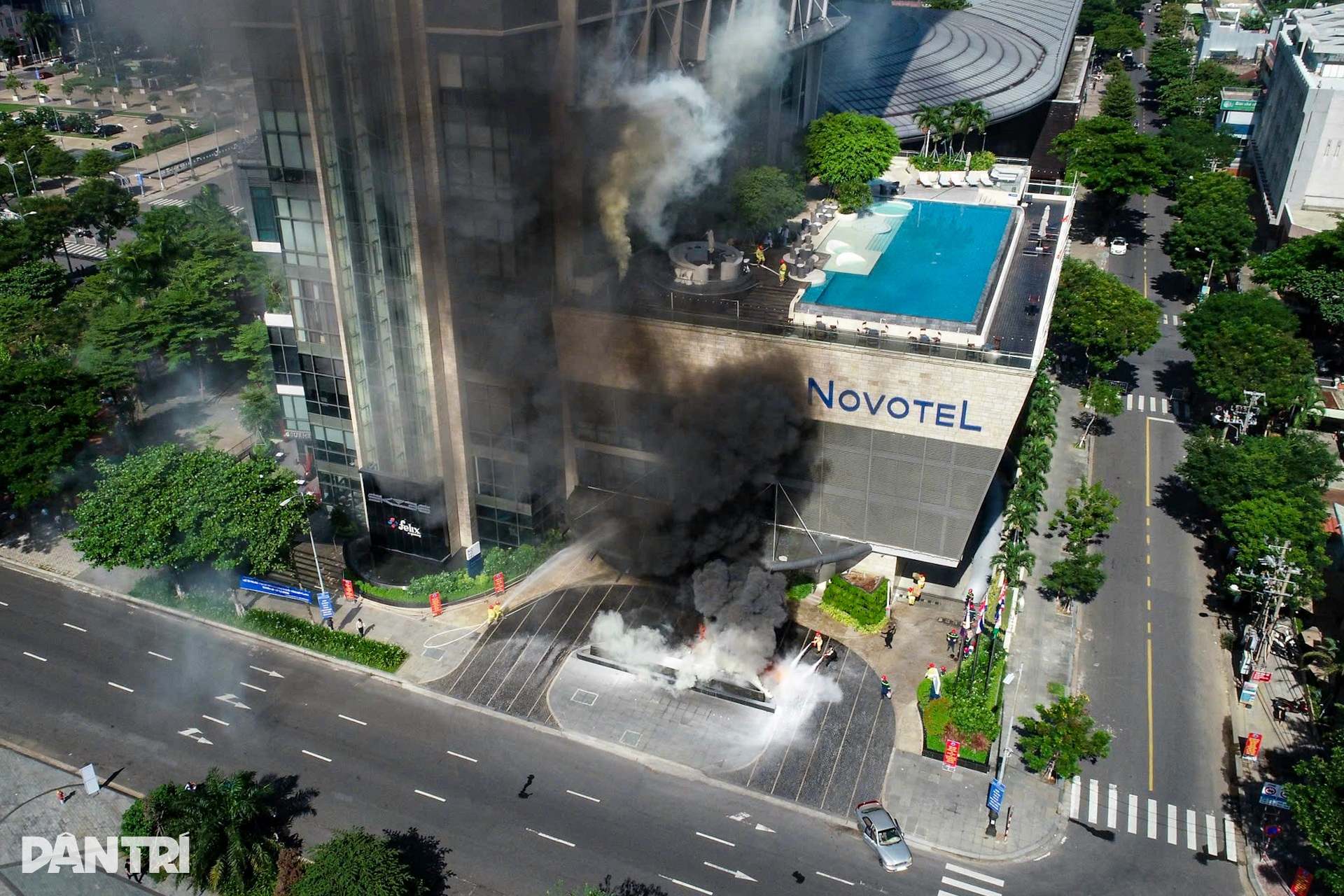 Robot chữa cháy diễn tập sự cố hỏa hoạn ở tòa nhà siêu cao tầng - 1 Robot chữa cháy diễn tập sự cố hỏa hoạn ở tòa nhà siêu cao tầng - 1