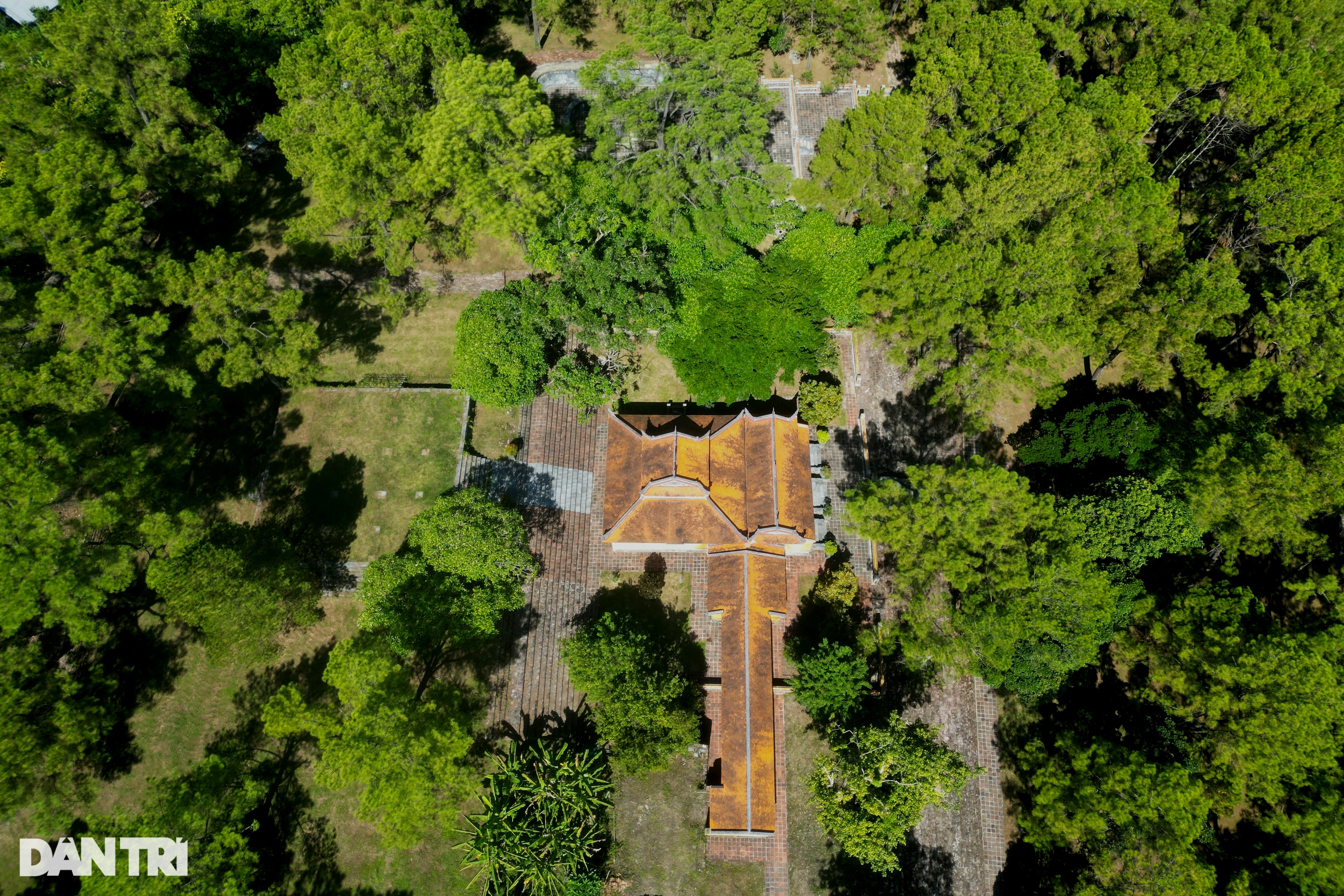 View - Nơi yên nghỉ của vua Tự Đức - vị vua nổi tiếng uyên bác của triều Nguyễn | Báo Dân trí