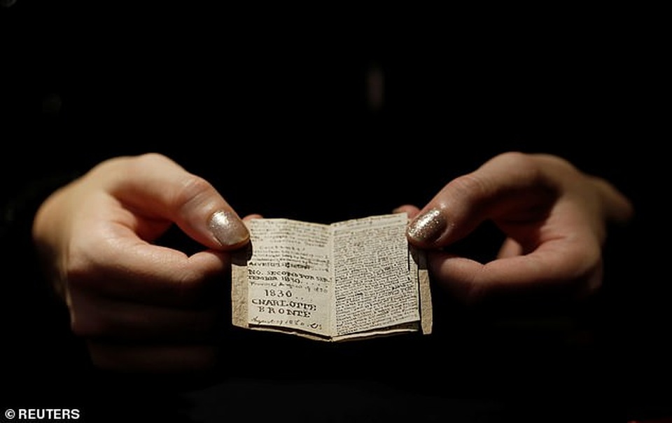 Sửng sốt cuốn sách nhỏ bằng bao diêm có giá trị lên tới 20 tỷ đồng - 5