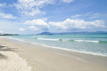 Phát hiện thi thể nghi là người ngoại quốc dạt vào bờ biển