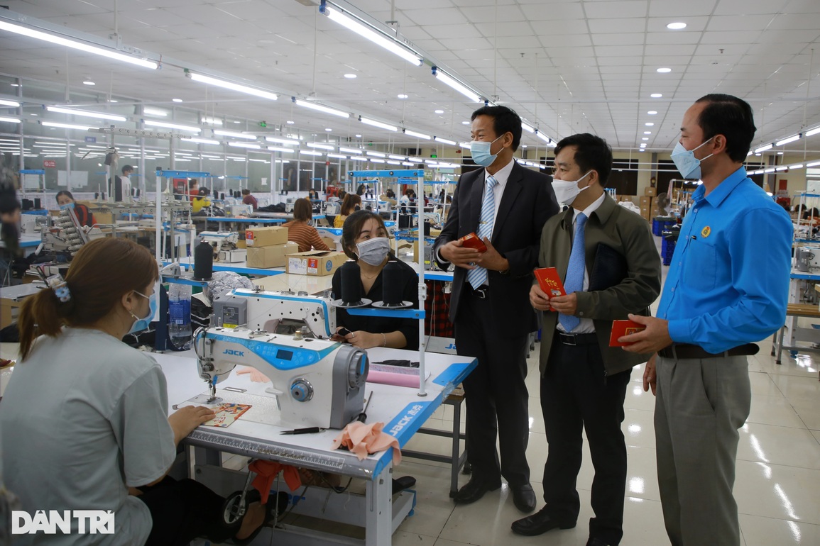Đầu năm, doanh nghiệp may đỏ mắt tìm lao động - 1 Đầu năm, doanh nghiệp may đỏ mắt tìm lao động - 1