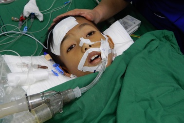 “Cậu bé 8 tuổi tính mạng đang nguy kịch” được bạn đọc giúp đỡ hơn 400 triệu đồng