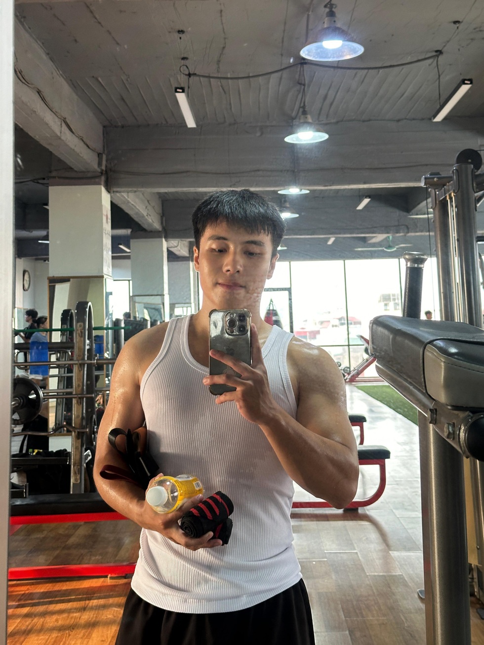 Chàng Thiếu úy gây sốt vì nụ cười tỏa nắng: Sinh năm 2000, học vấn đáng nể - 8 Chàng Thiếu úy gây sốt vì nụ cười tỏa nắng: Sinh năm 2000, học vấn đáng nể - 8