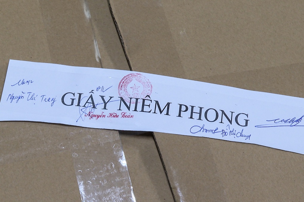 Hà Nội: Cảnh sát khám xét trung tâm đăng kiểm 29-07D và 29-10D - 3 Hà Nội: Cảnh sát khám xét trung tâm đăng kiểm 29-07D và 29-10D - 3