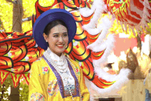 Người dân TPHCM hào hứng tới phố ông đồ du xuân sớm