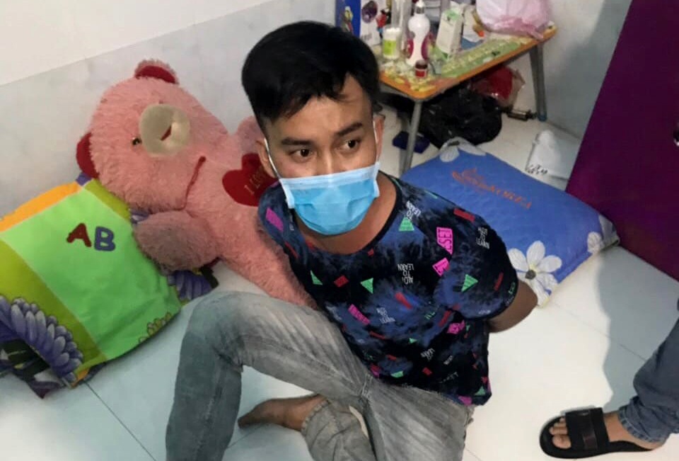 Lời khai của nghi phạm giật 2 sợi dây chuyền tiệm vàng treo thưởng 50 triệu - 1 Lời khai của nghi phạm giật 2 sợi dây chuyền tiệm vàng treo thưởng 50 triệu - 1