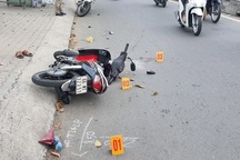 Ngã xe do bị giật túi xách, chồng hôn mê, vợ gãy tay