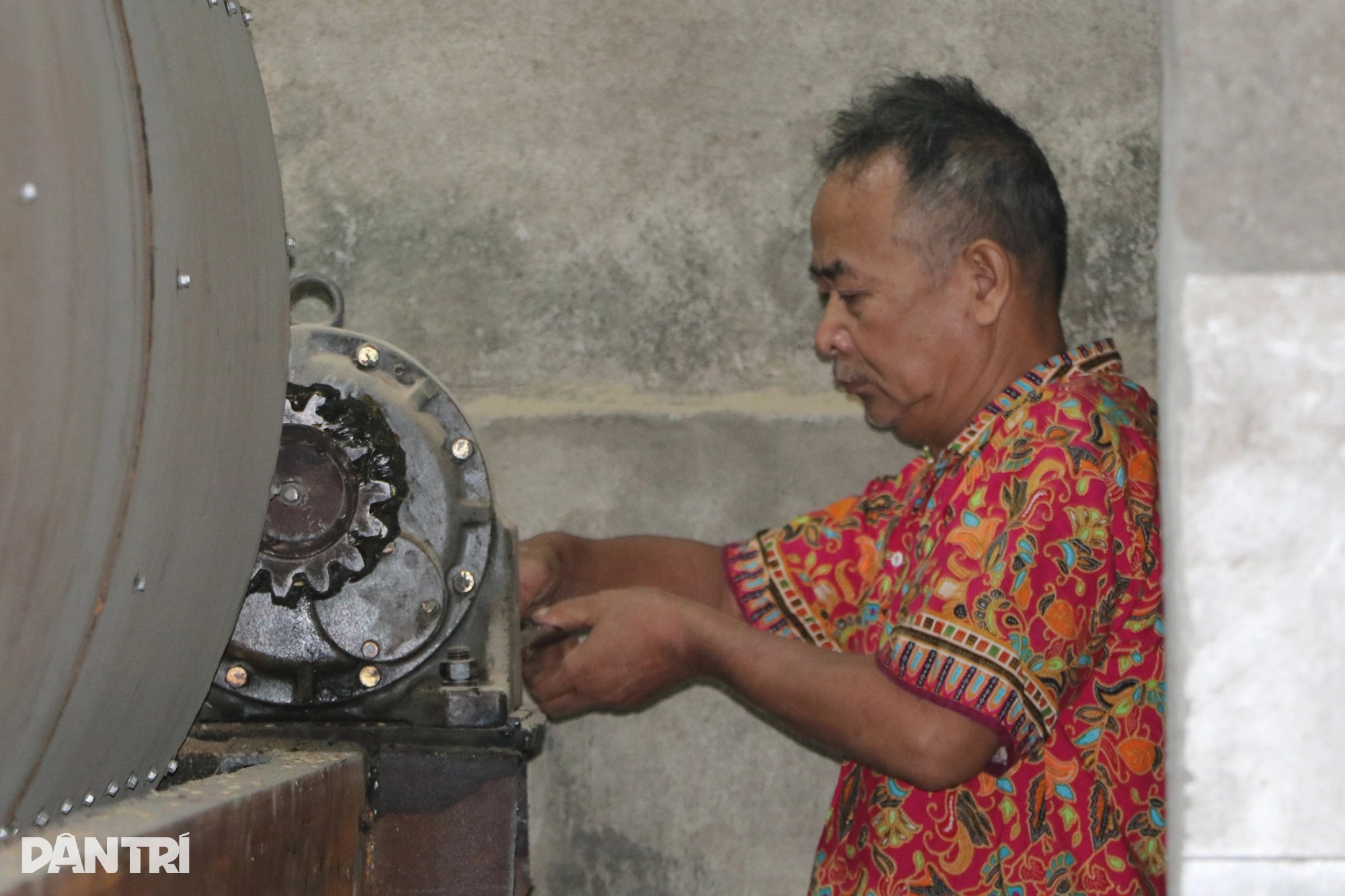 Lão nông chế máy sấy lúa và giấc mơ nâng cao giá trị hạt gạo - 4 Lão nông chế máy sấy lúa và giấc mơ nâng cao giá trị hạt gạo - 4
