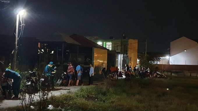 TP.HCM: Đã bắt được nghi can giết chết bà nội, mẹ và chém gần đứt 2 cánh tay của cha ruột - Ảnh 1. TP.HCM: Đã bắt được nghi can giết chết bà nội, mẹ và chém gần đứt 2 cánh tay của cha ruột - Ảnh 1.