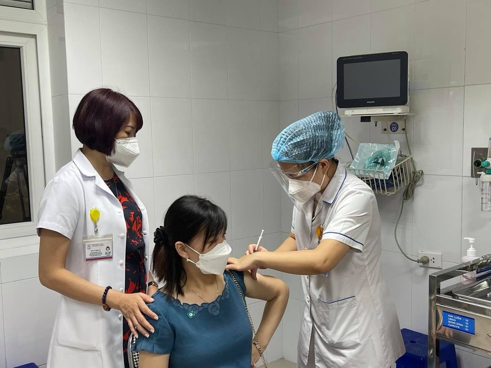 Rơi nước mắt vì hình ảnh sản phụ mắc Covid-19, bà bầu Hà Nội vội đi tiêm - 4 Rơi nước mắt vì hình ảnh sản phụ mắc Covid-19, bà bầu Hà Nội vội đi tiêm - 4