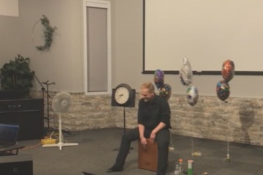 Nhạc sĩ chơi trống hơn 25 giờ để lập kỷ lục Guinness thế giới