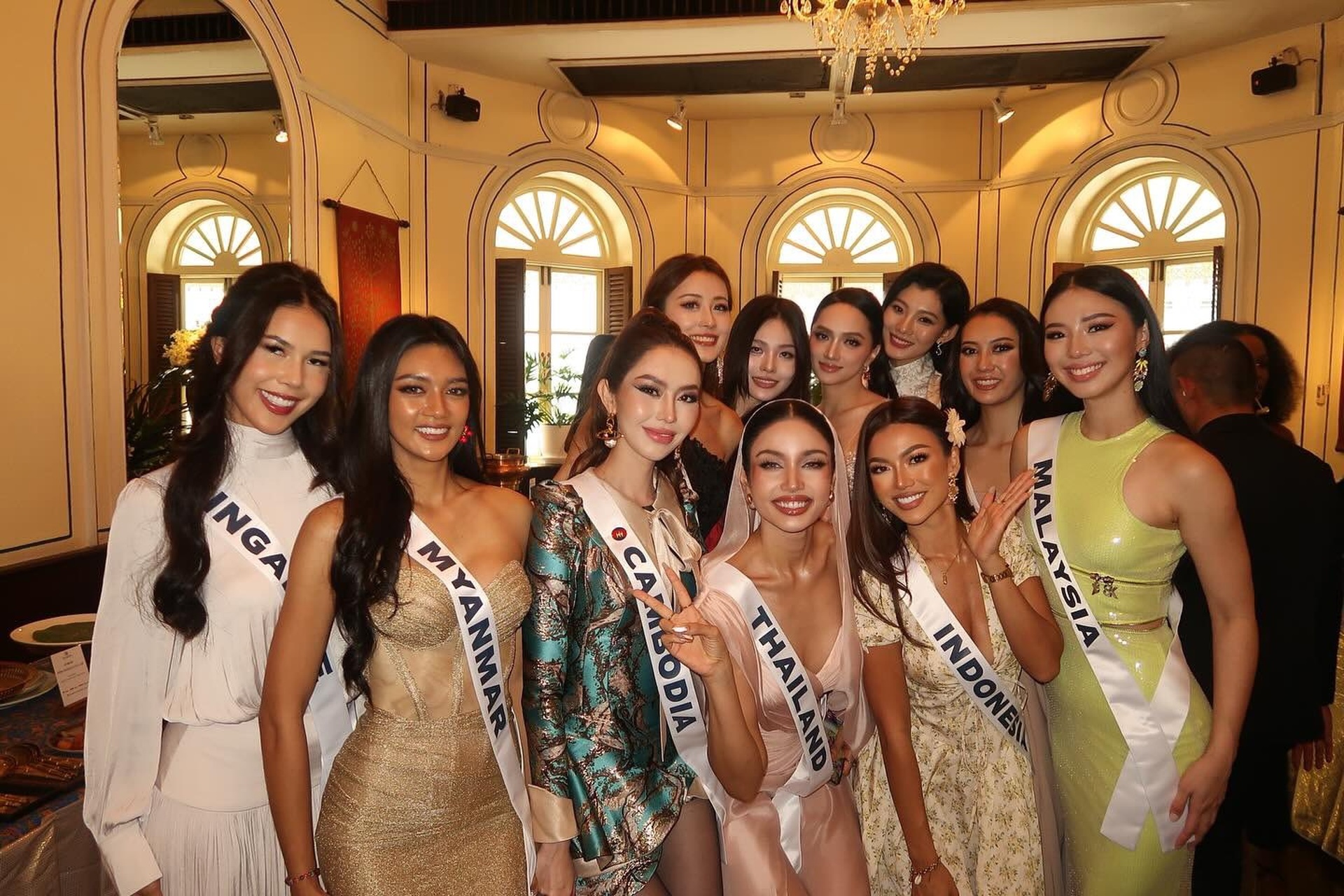 Hương Giang tự tin trả lời phỏng vấn bằng tiếng Anh tại Hoa hậu Hoàn vũ - 9 Hương Giang tự tin trả lời phỏng vấn bằng tiếng Anh tại Hoa hậu Hoàn vũ - 9